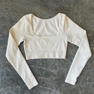 OQQ Women's Cream Long Sleeve Ribbed Activewear Crop Top